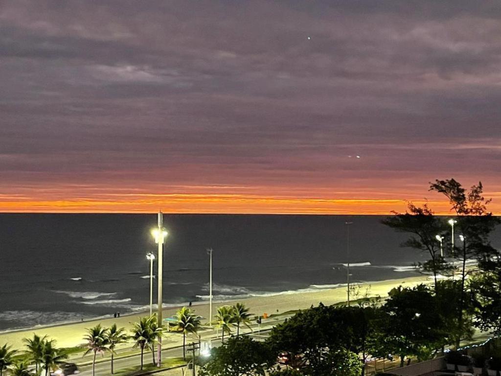 Otimo De Frente A Da Barra Da Tijuca *
